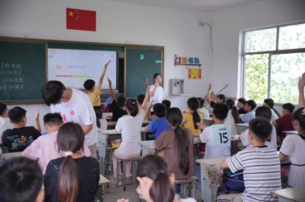 徐州医科大学医学影像学院“生命接力，大爱无疆”实践团赋能乡村生命教育新篇章